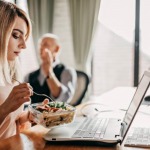 Cómo transportar la comida al trabajo caliente